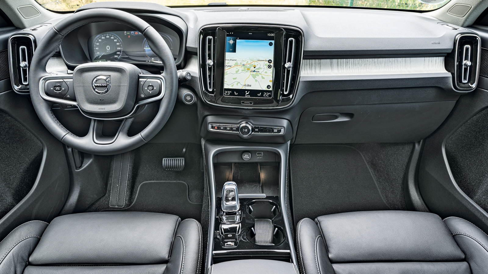 Ford Kuga VS Volvo XC40: Τι προσφέρουν στον τομέα εξοπλισμού άνεσης και ασφαλείας;