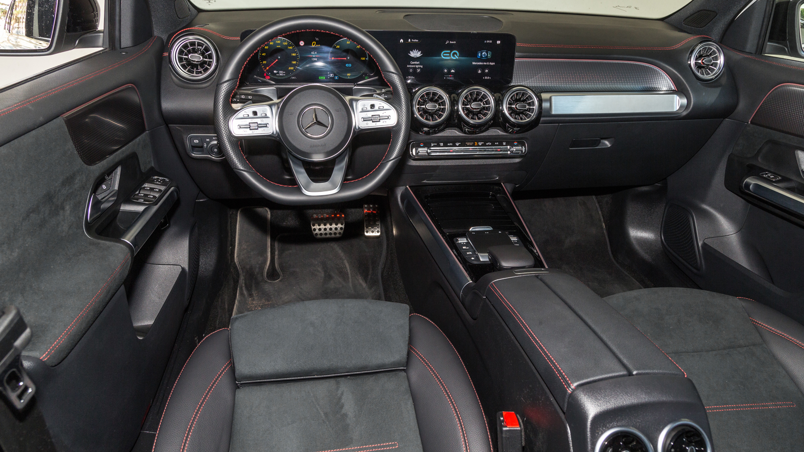 Ford Mustang Mach-E VS Mercedes EQB 250: Τι περιλαμβάνεται στον εξοπλισμό άνεσης και ασφαλείας;