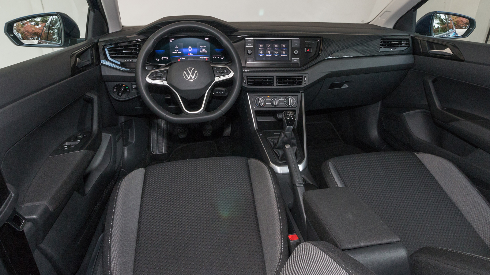 Hyundai i10 VS VW Polo: Τι περιλαμβάνεται στον εξοπλισμό άνεσης και ασφαλείας;