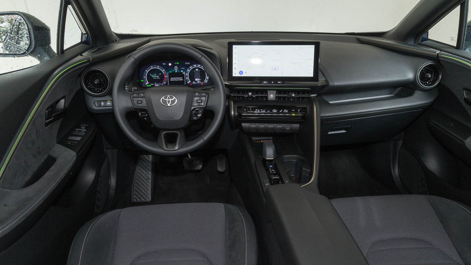 Hyundai Tucson Hybrid 4x4  230ps VS Toyota C-HR Συγκριτικό