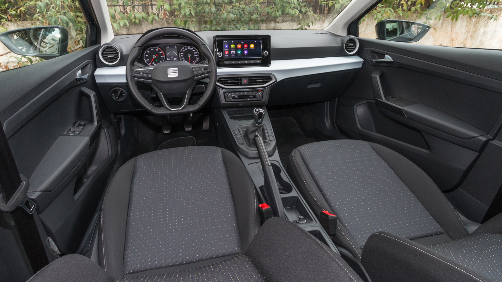 Mazda 2 VS Seat Ibiza: Θες χαμηλή κατανάλωση ή χώρους;