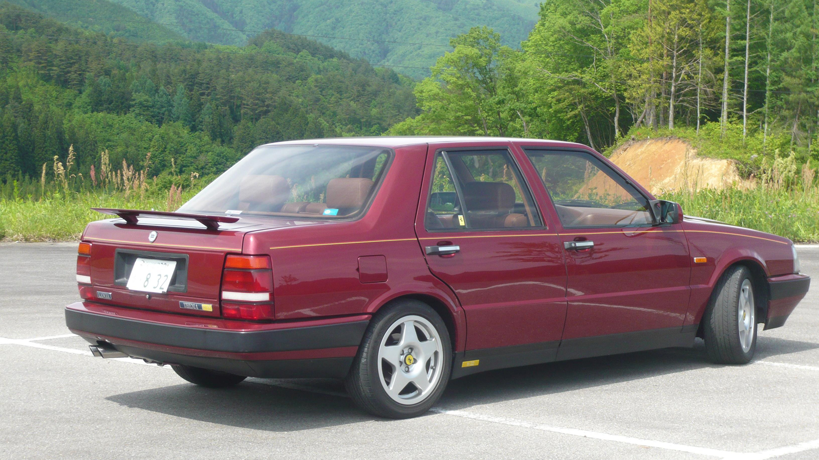 Lancia Thema 8.32: Το sedan με μοτέρ Ferrari