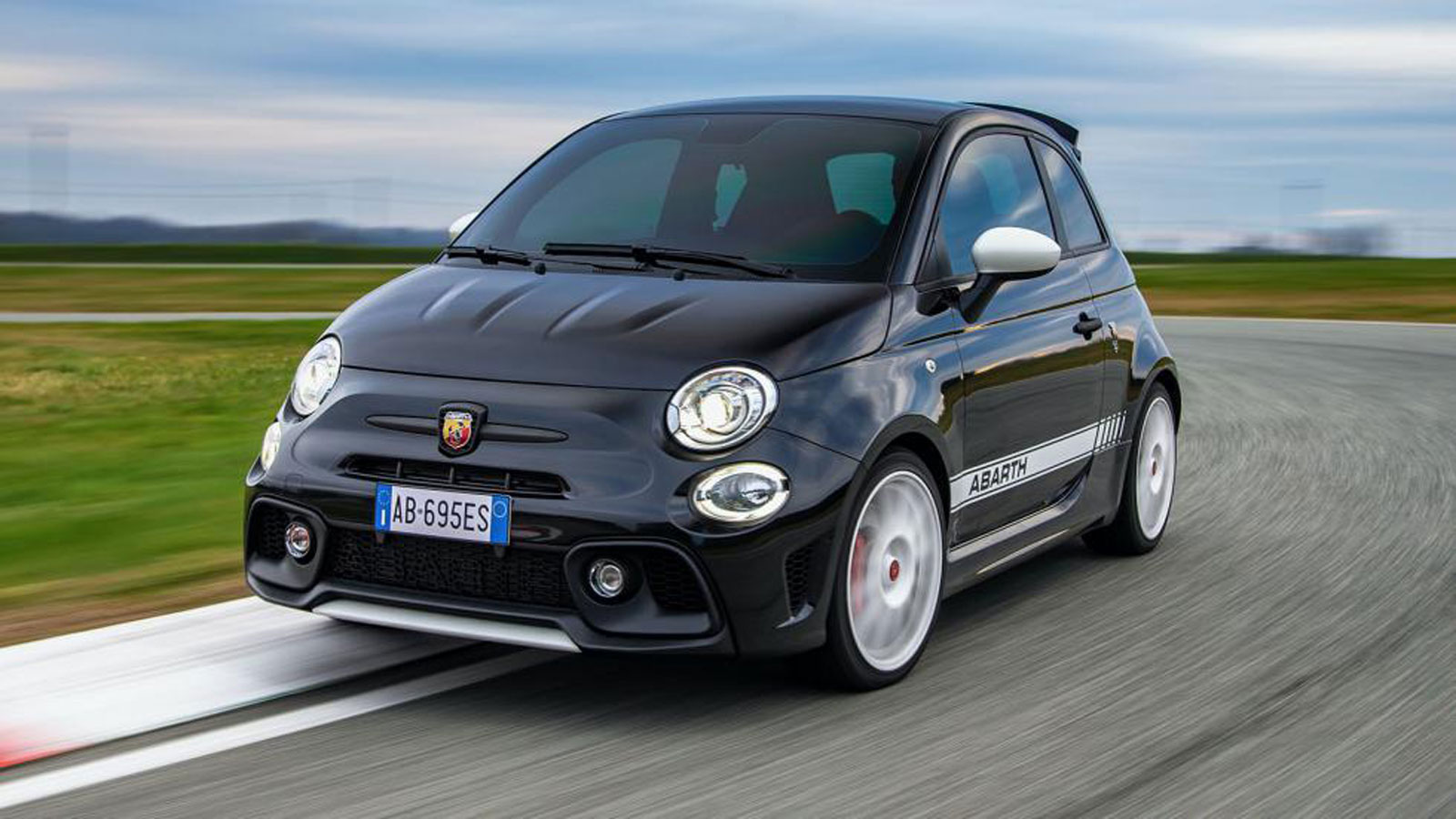 Στην Ελληνική αγορά το Abarth 695 Esseesse με 180 ίππους