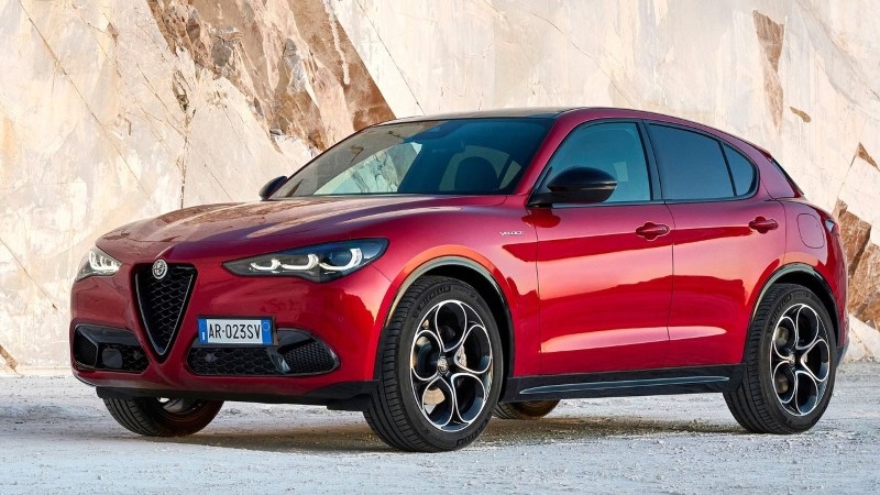 Στους χίλιους ίππους θα φτάνει η επόμενη Stelvio Στους χίλιους ίππους θα φτάνει η επόμενη Stelvio