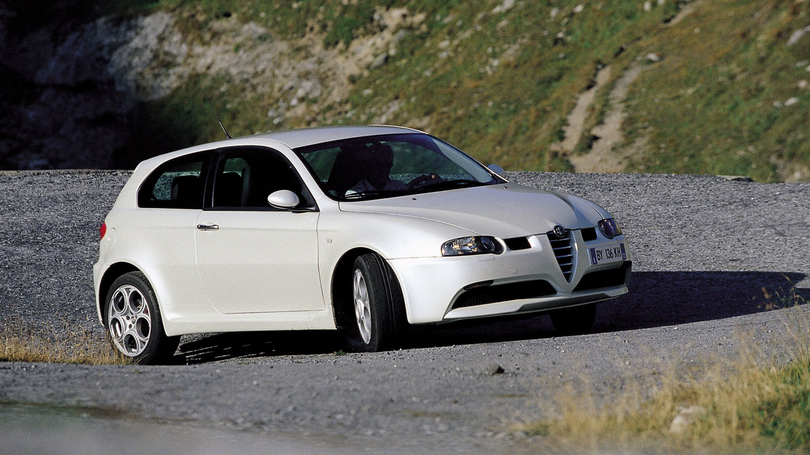 Alfa Romeo 147 GTA: Όταν οι Ιταλοί δίδαξαν τη τέχνη του «hot hatch»