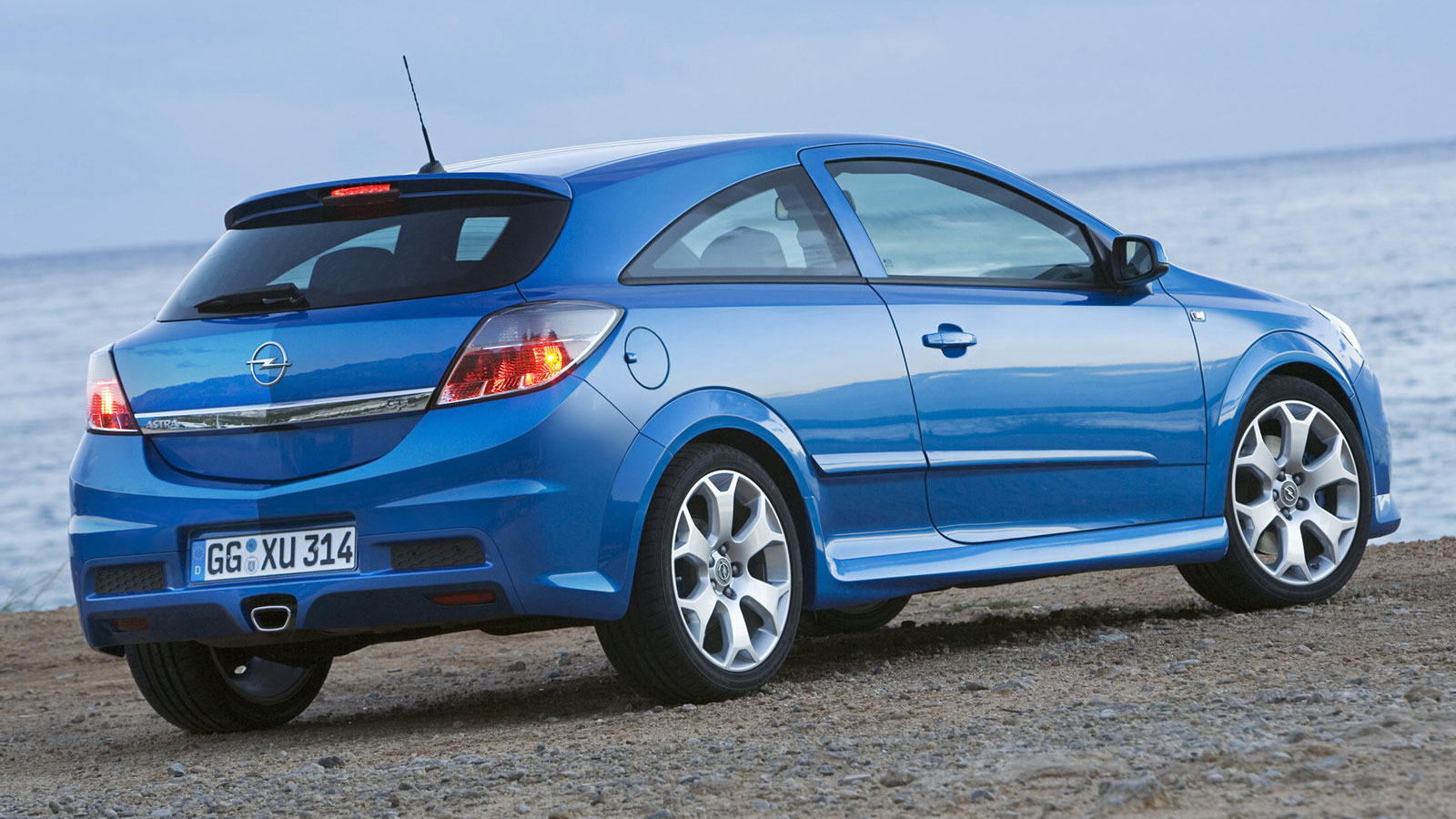 Opel Astra OPC: Ο «φονιάς» των ακριβών Sports Cars