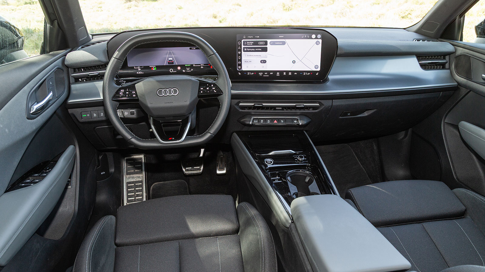 Audi Q3. Πόσο καλό είναι σε εξοπλισμό άνεσης και ασφάλειας.