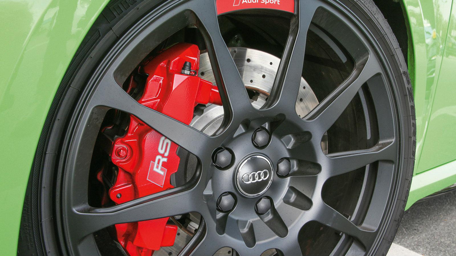 Συγκρίνουμε το Audi TT RS Roadster με Porsche Boxster GTS 