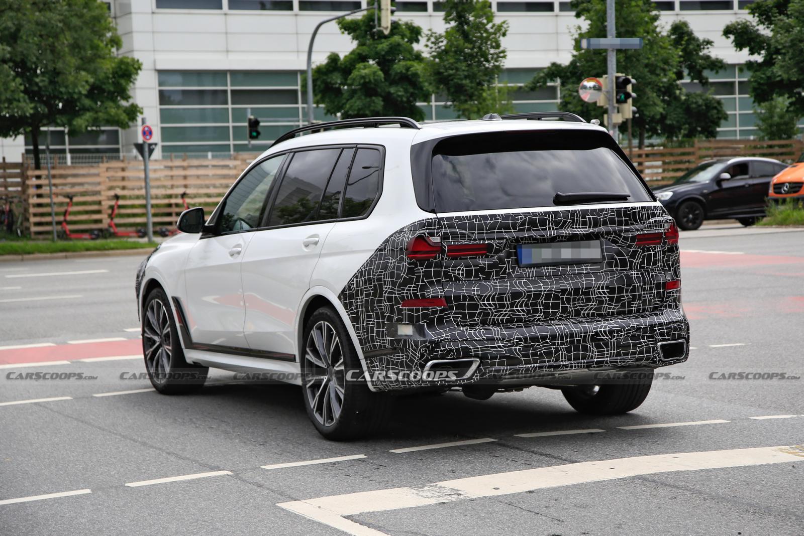 Αναμένεται και μία Plug-in hybrid επιλογή στην BMW X7 στα πρότυπα που «επιβάλλει» η τάση της εποχής με τις εξηλεκτρισμένες εκδόσεις.