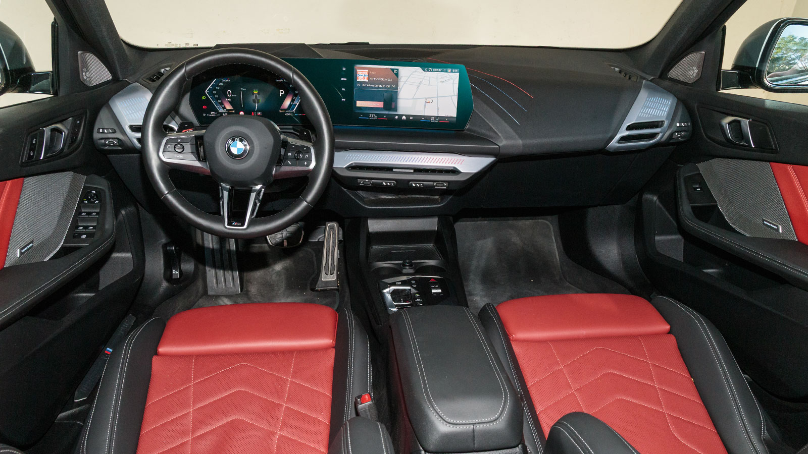 Audi A3 Sportback VS Bmw Σειρα 1. Ποιο ξεχωρίζει σε εξοπλισμό ασφάλειας και άνεσης.