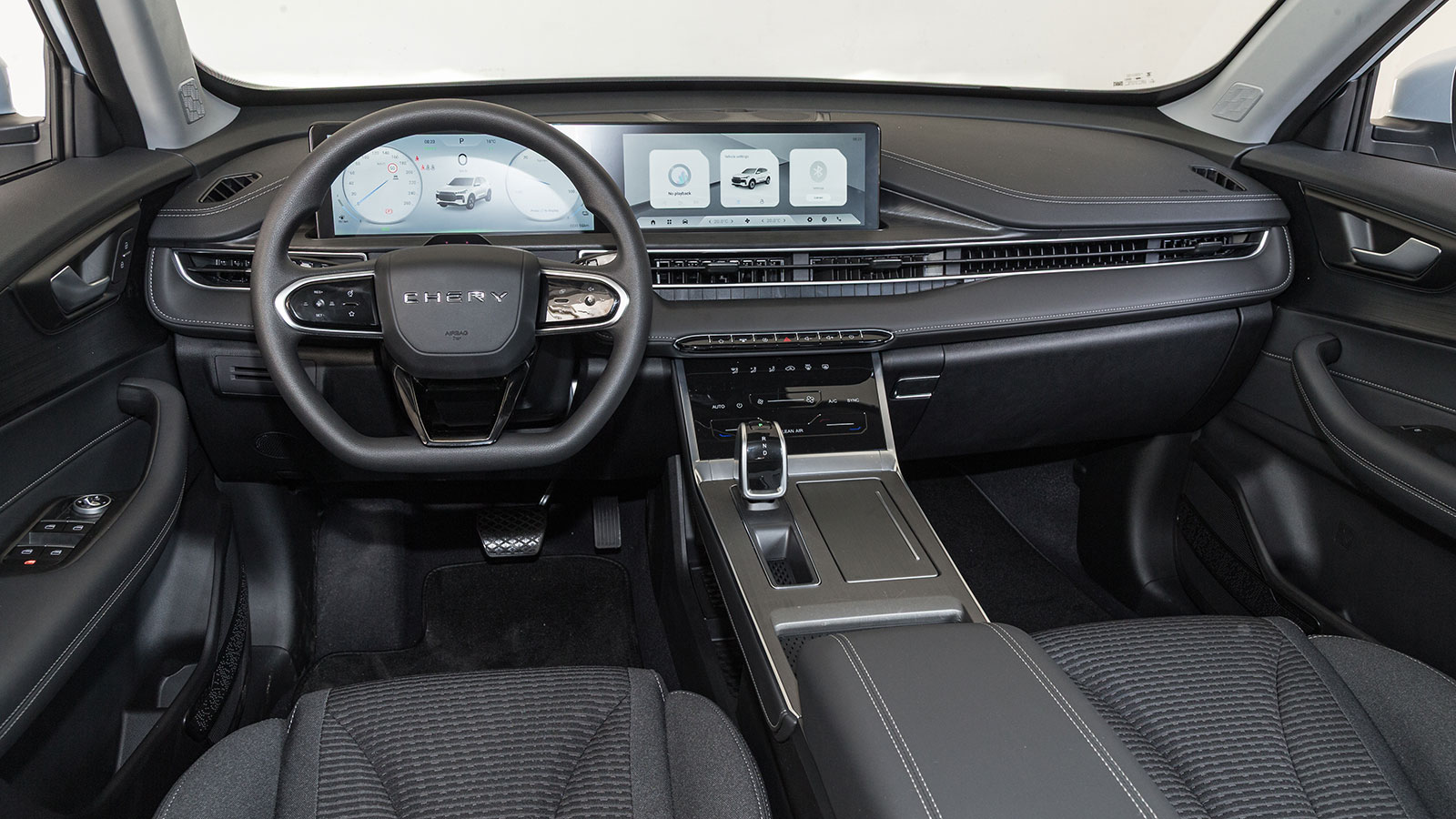 Έχει την πιο ευρύχωρη καμπίνα στην κατηγορία (top σε όλες τις μετρήσεις) και πλούσιο εξοπλισμό από τη βασική έκδοση