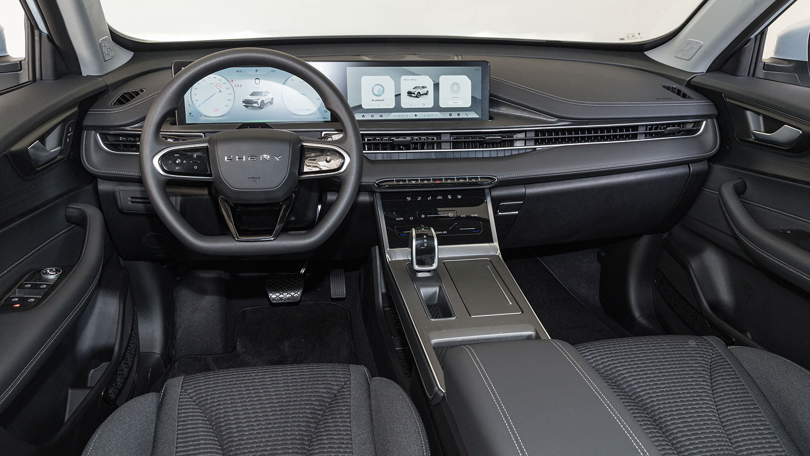 Chery Tiggo 4 VS Suzuki Vitara. Ποιο ξεχωρίζει σε εξοπλισμό ασφάλειας και άνεσης.