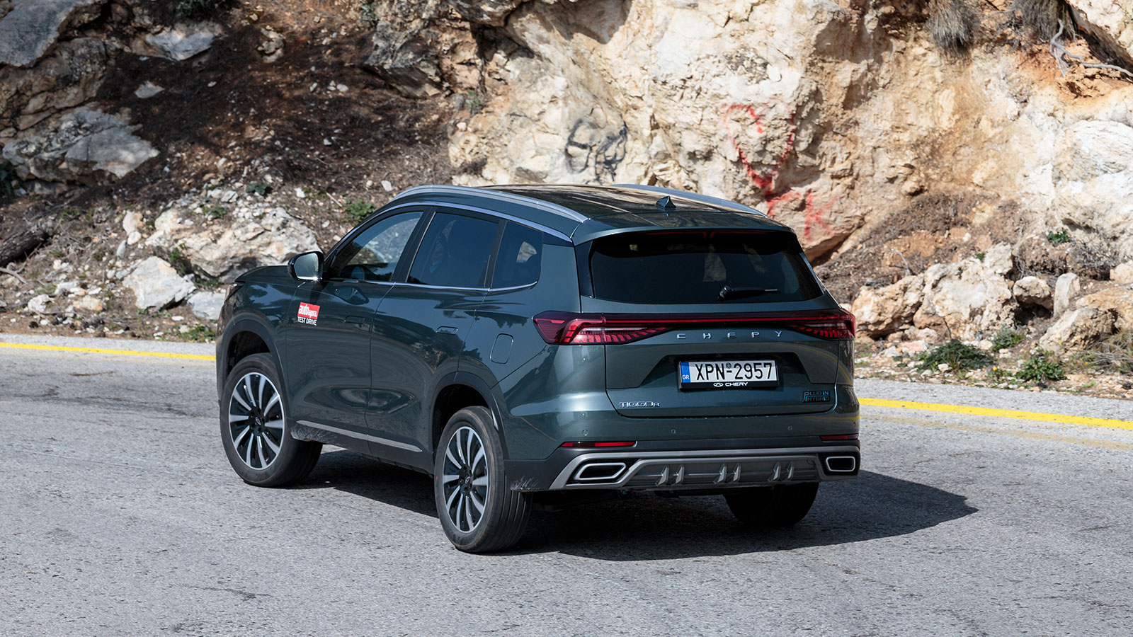 Με γεμάτη μπαταρία (ενδεικτικά: DC 40 kW 30-80% σε 19 λεπτά) βγάζει 85 χλμ. σε μεικτό κύκλο μόνο με ρεύμα. 