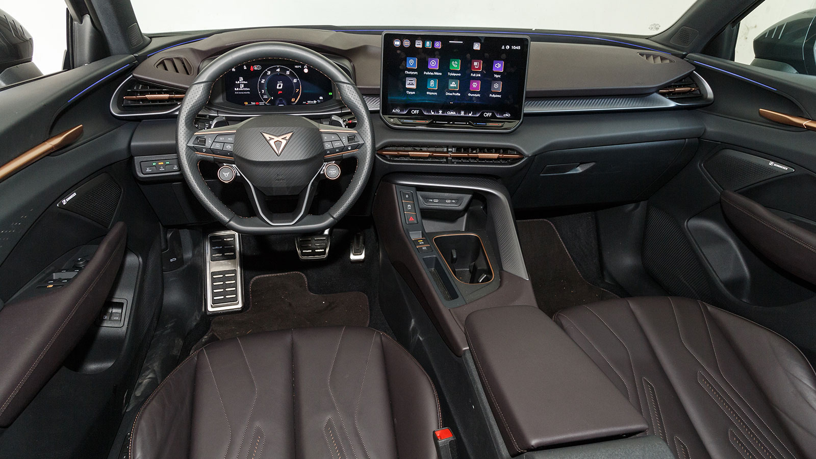 Cupra Terramar. Πόσο καλό είναι σε εξοπλισμό άνεσης και ασφάλειας.