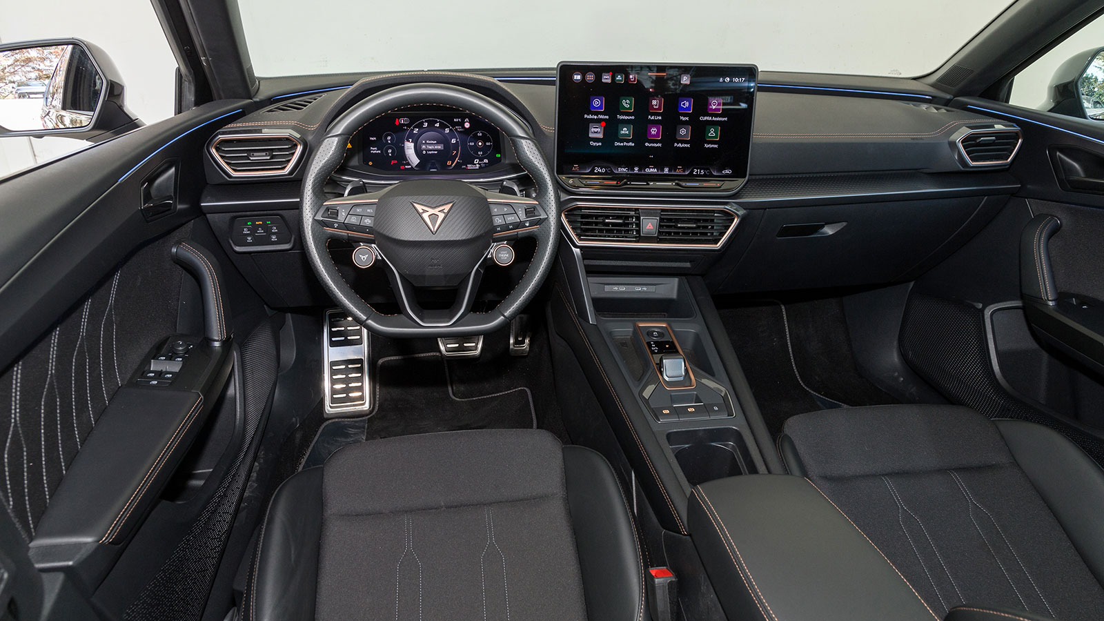 Audi A3 Sportback VS Cupra Leon. Ποιο ξεχωρίζει σε εξοπλισμό ασφάλειας και άνεσης.