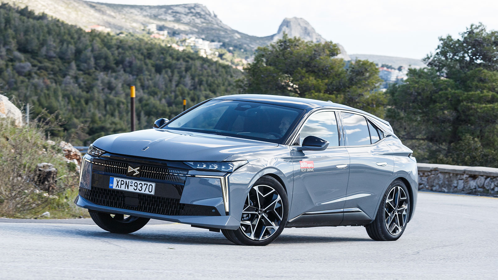 Δοκιμάζουμε και βαθμολογούμε το DS No 4 Hybrid 145 PS.