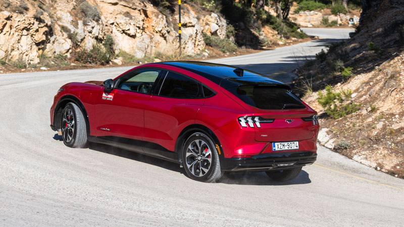 Ford Mustang Mach-e AWD: Mε 351 ίππους και αυτονομία έως 480 χλμ.