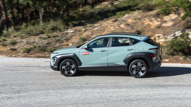 To ήπια υβριδικό Hyundai Kona χρειάζεται 11 δλ. για να ολοκληρώσει το 0-100 χλμ./ώρα και θέλει 10,5 δλ. για να φτάσει από τα 80 στα 120 χλμ./ώρα