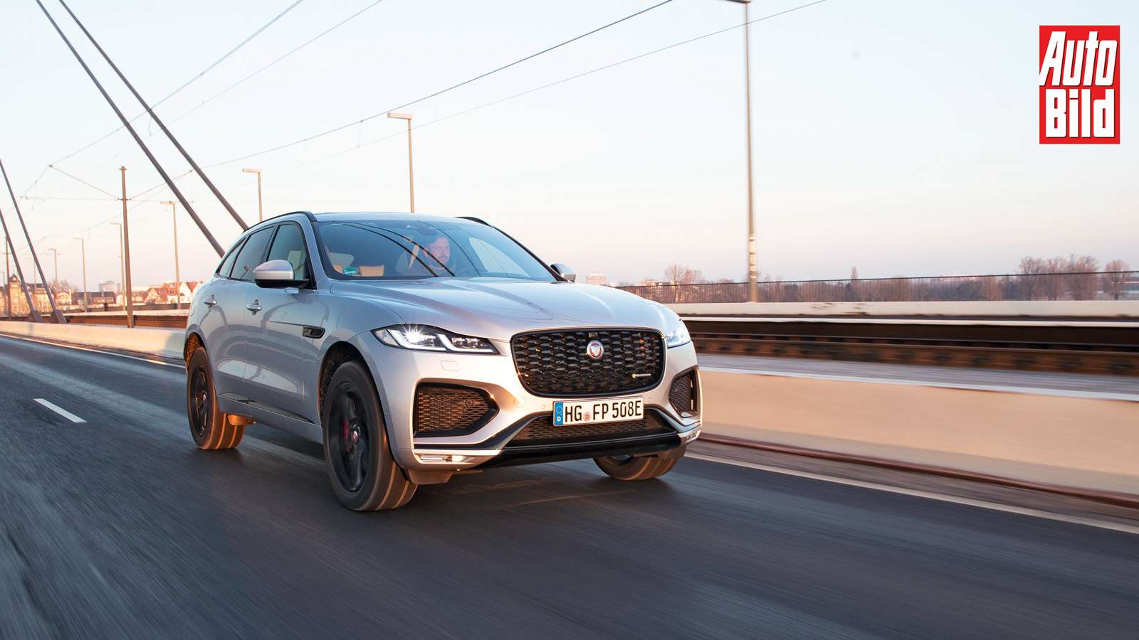 Οδηγούμε Jaguar F-Pace P400