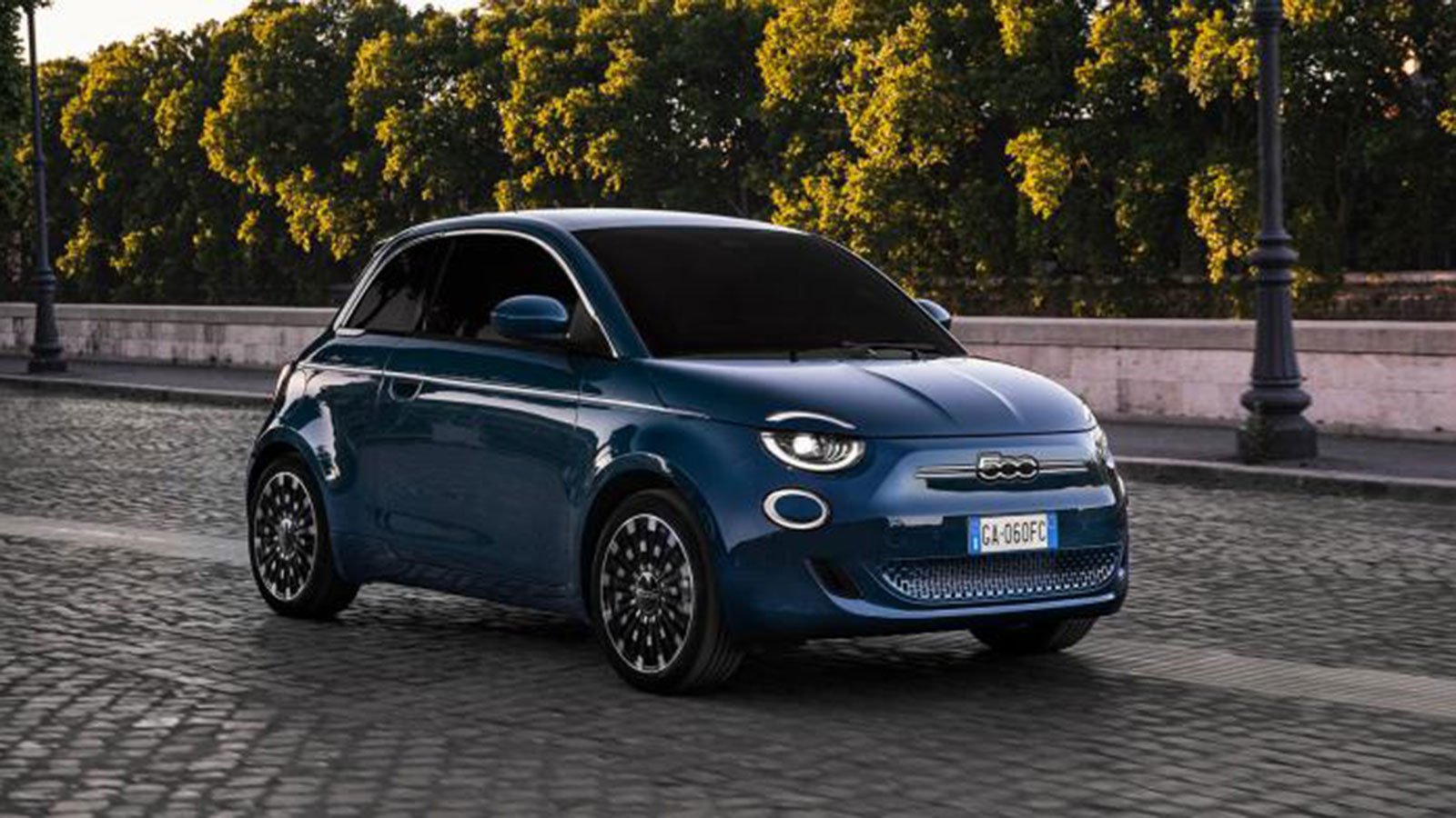 Fiat 500e: Διαχρονικό στυλ και κίνηση με ρεύμα