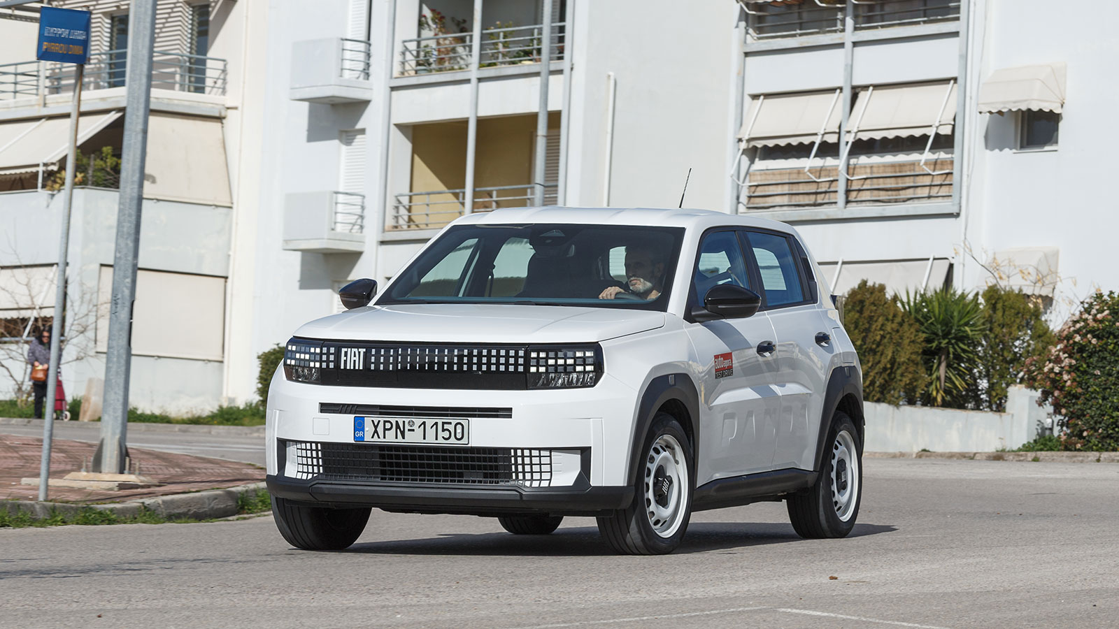 ΄Ανετη θέση οδήγησης με καλή ορατότητα και άμεση γραμμική επιτάχυνση που το κάνει σβέλτο στον αστικό κύκλο