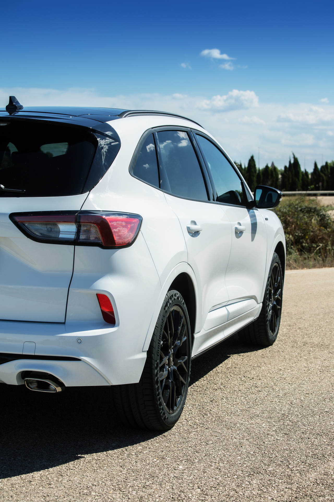 Ακόμη πιο σέξι το Ford Kuga με το νέο Black Package!