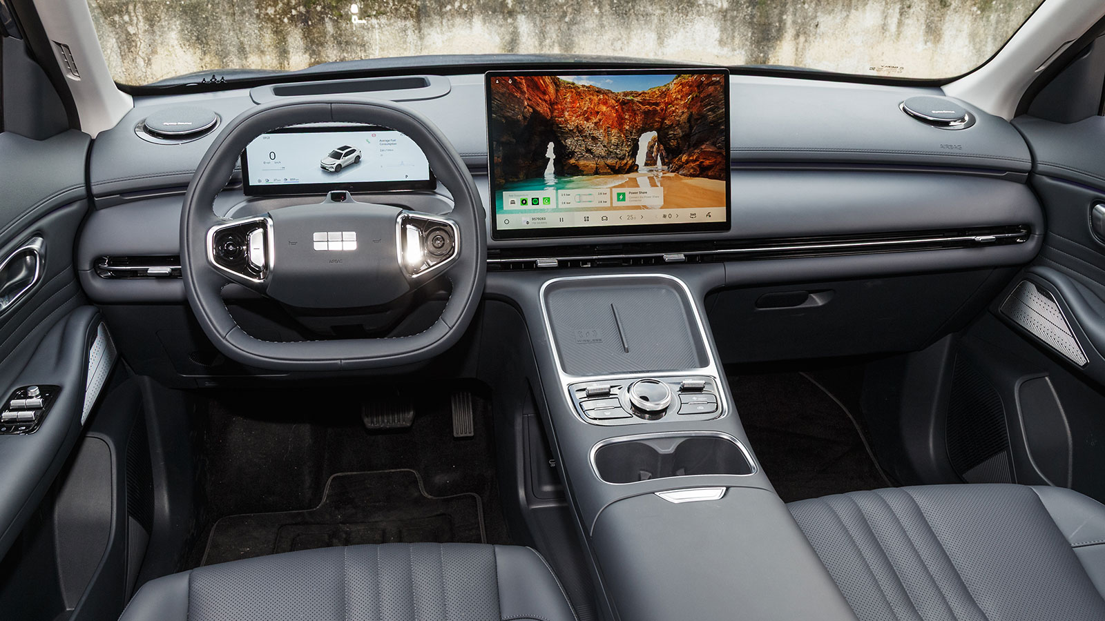 Geely Starray. Πόσο καλό είναι σε εξοπλισμό άνεσης και ασφάλειας.