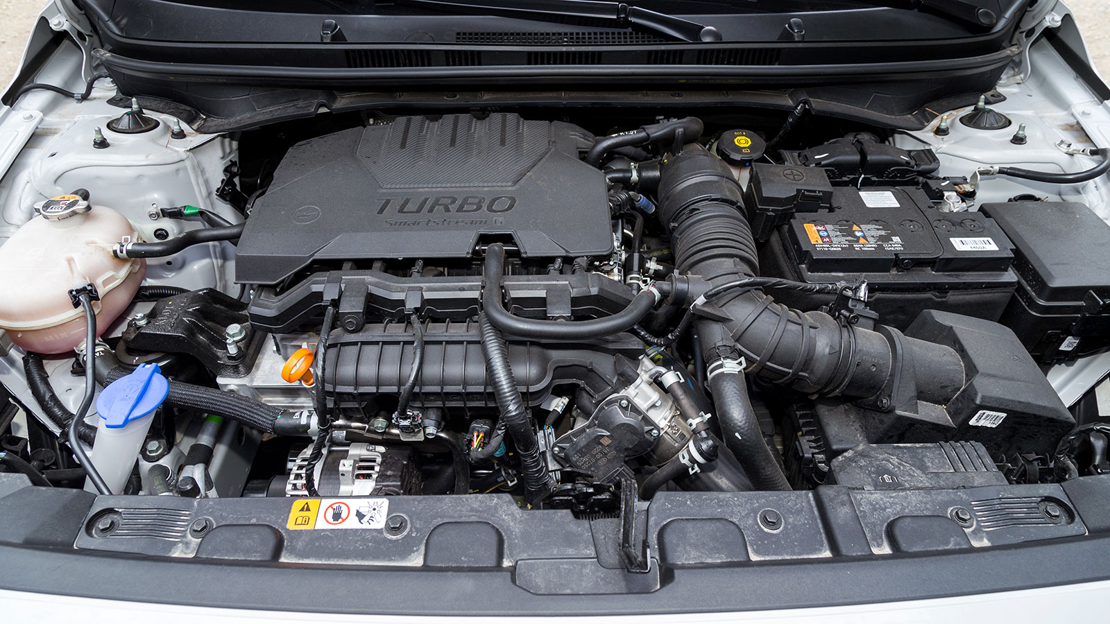 Hyundai Bayon. Τι βαθμό παίρνει σε κατανάλωση, χώρους, επιδόσεις, εγγυήσεις.