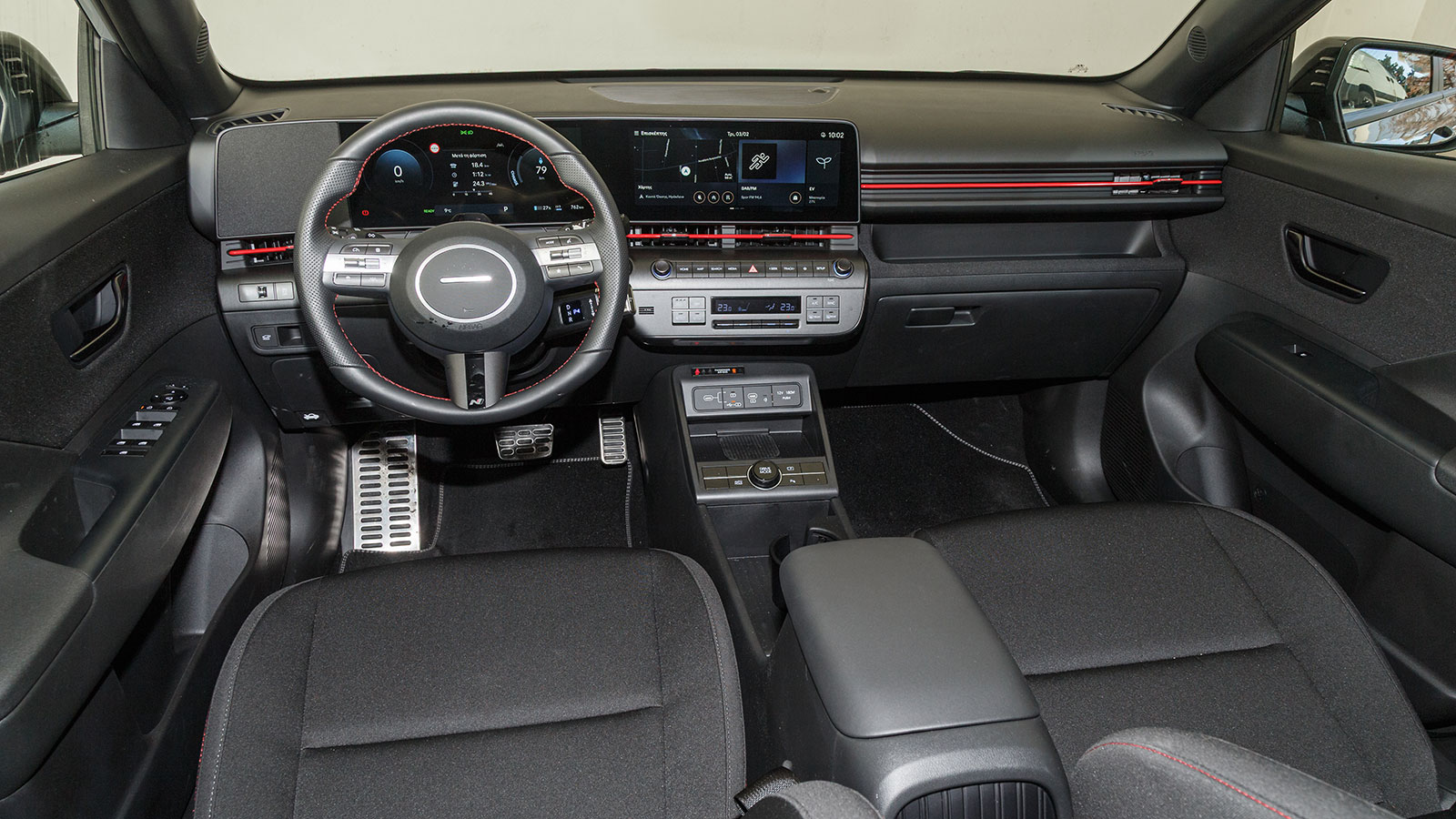 Hyundai Kona. Πόσο καλό είναι σε εξοπλισμό άνεσης και ασφάλειας.