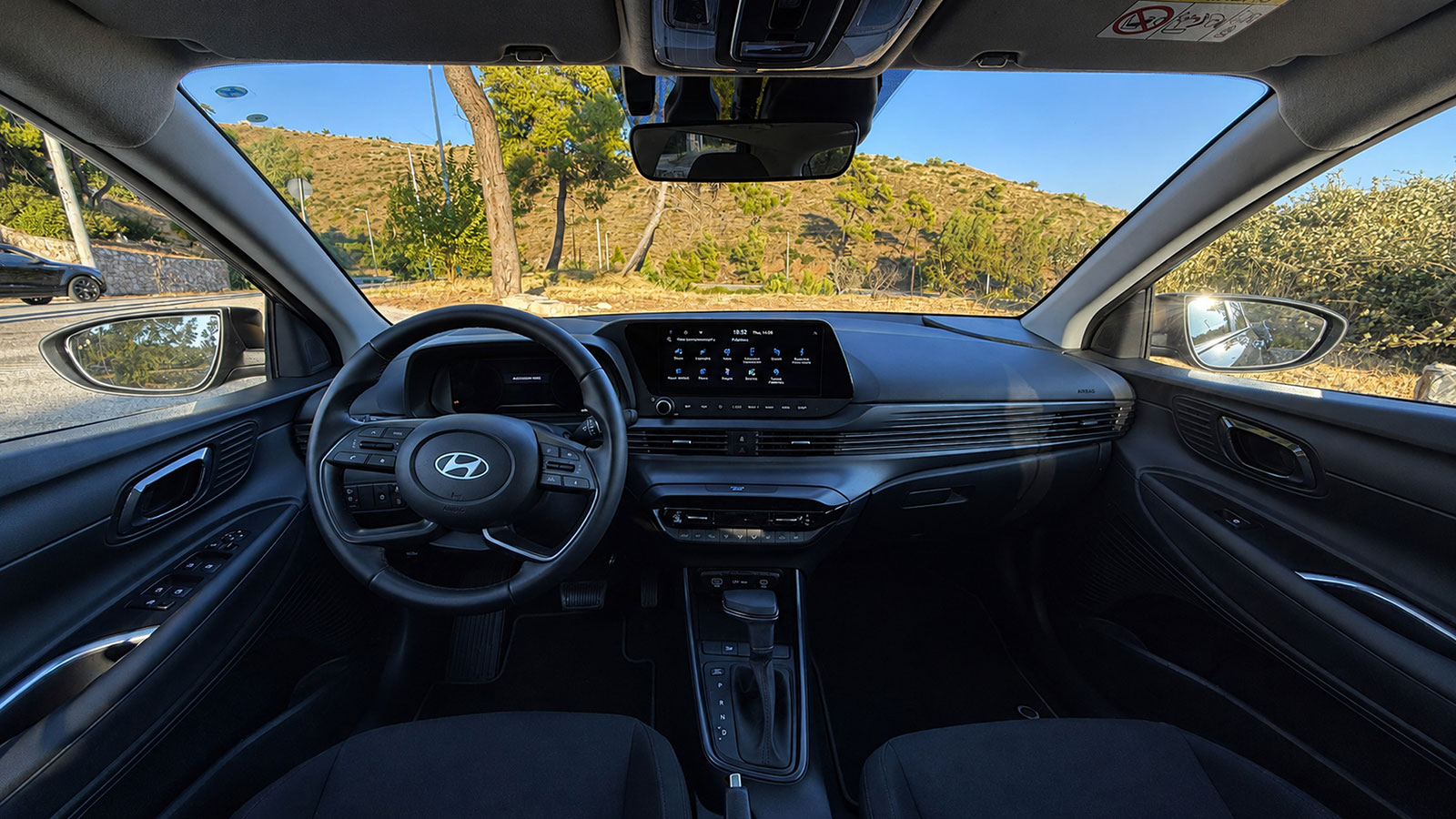 Hyundai I20. Πόσο καλό είναι σε εξοπλισμό άνεσης και ασφάλειας.