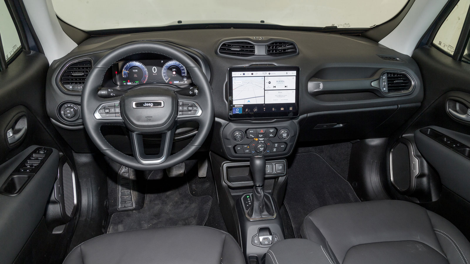 Jeep Renegade VS Vw T-roc 150ps Automatic. Ποιο ξεχωρίζει σε εξοπλισμό ασφάλειας και άνεσης.
