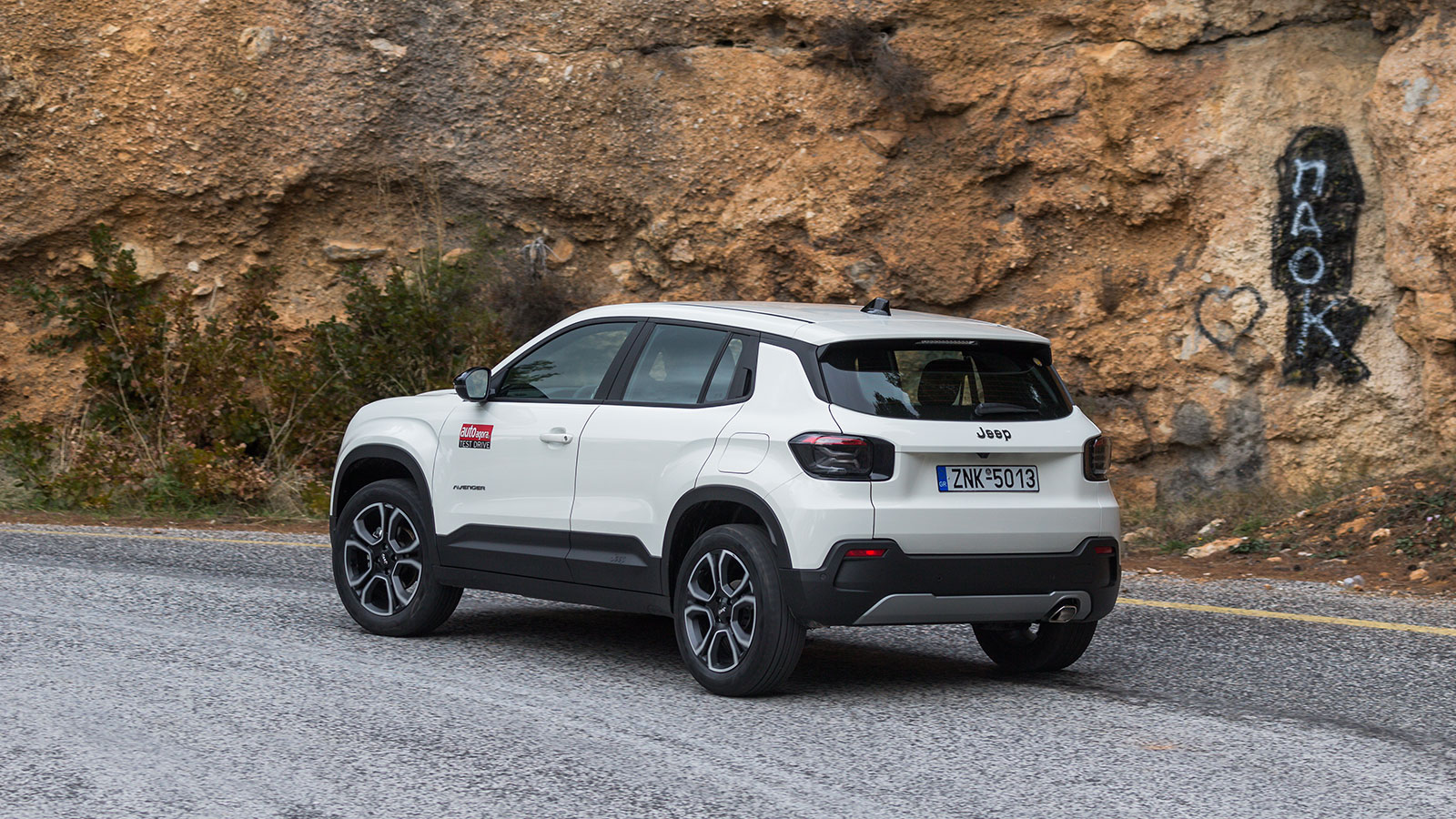 Jeep Avenger 100 PS VS Kia Stonic 100 PS