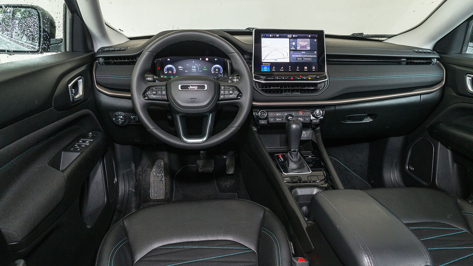 Jeep Compass Automatic 130ps VS Nissan Qashqai. Ποιο ξεχωρίζει σε εξοπλισμό ασφάλειας και άνεσης.