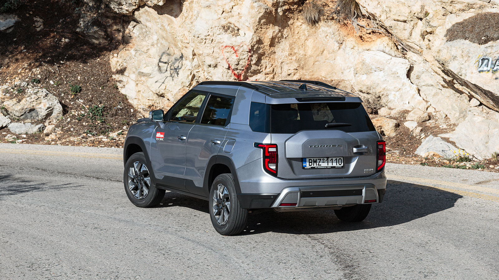 Είναι το πιο οικονομικό υβριδικό μεσαίο SUV που έχουμε δοκιμάσει, καίει 5 λτ./100 χλμ. στην πόλη.