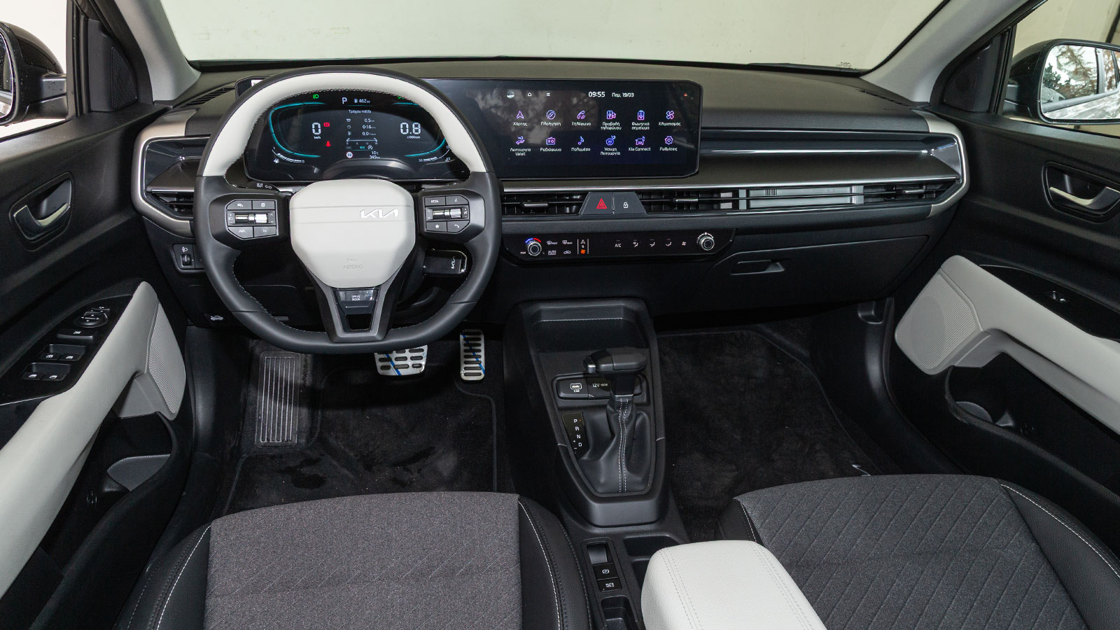Kia Stonic. Πόσο καλό είναι σε εξοπλισμό άνεσης και ασφάλειας.