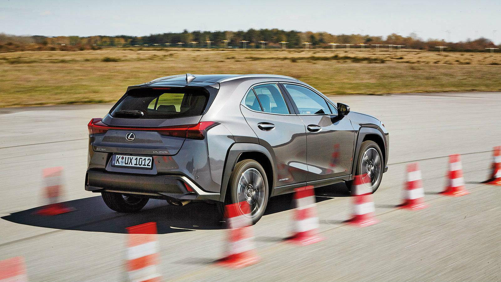 Οδηγούμε το νέο Lexus UX 250h 