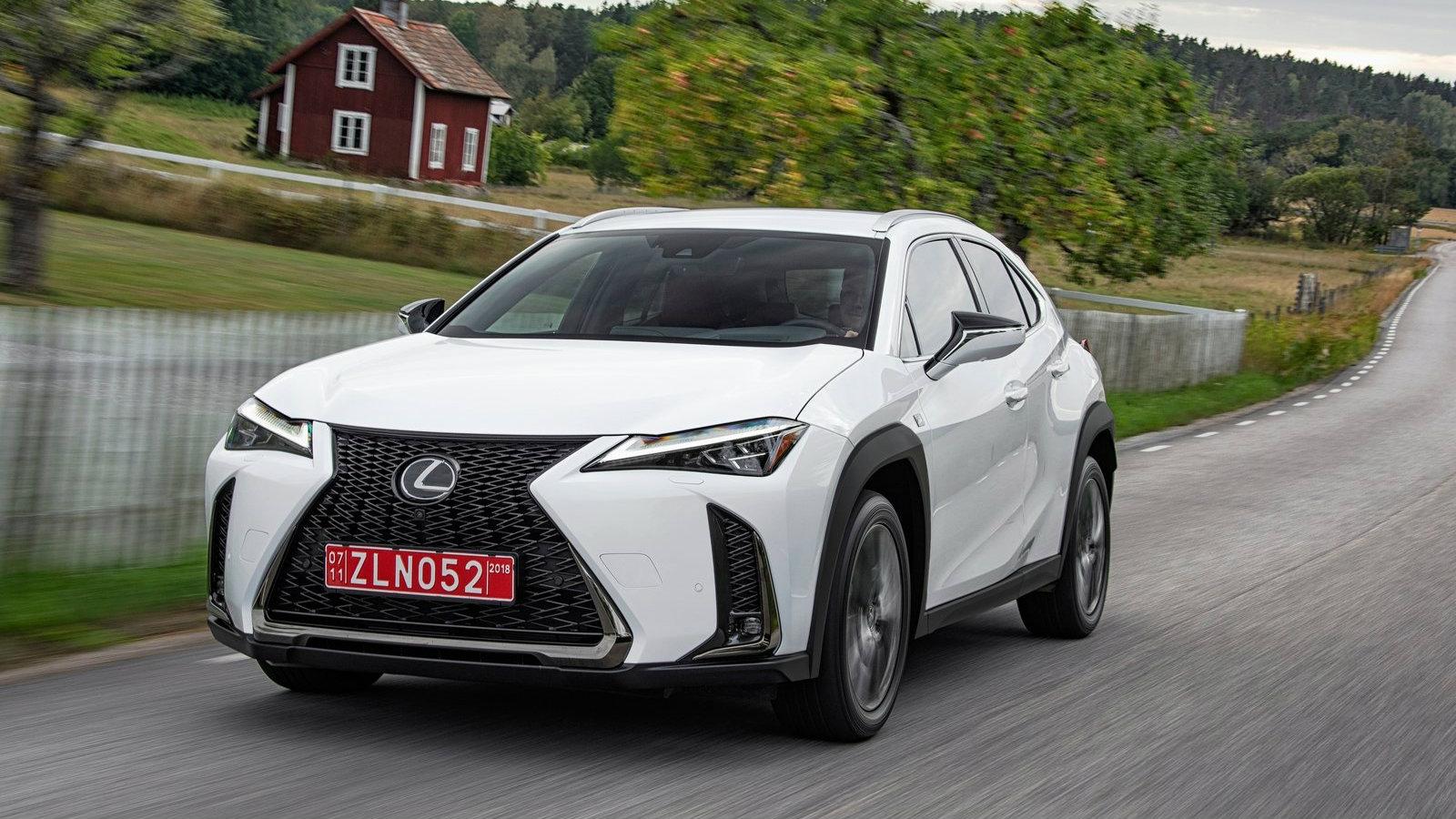 ΟΔΗΓΟΥΜΕ: Lexus UX