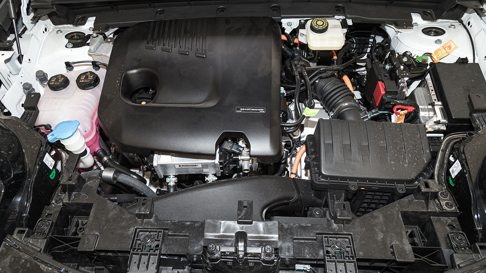 Lynk And Co 08. Τι βαθμό παίρνει σε κατανάλωση, χώρους, επιδόσεις, εγγυήσεις.