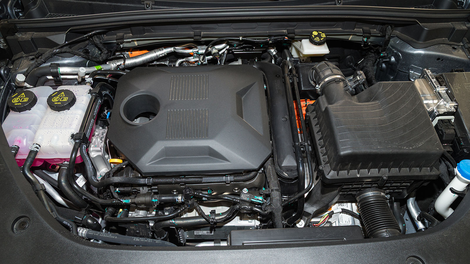 Περισσότερη δύναμη, μεγαλύτερη αυτονομία: Βγάζει 100 χλμ. στην πόλη μόνο με ρεύμα, αλλιώς καίει 3 λτ./100 χλμ.