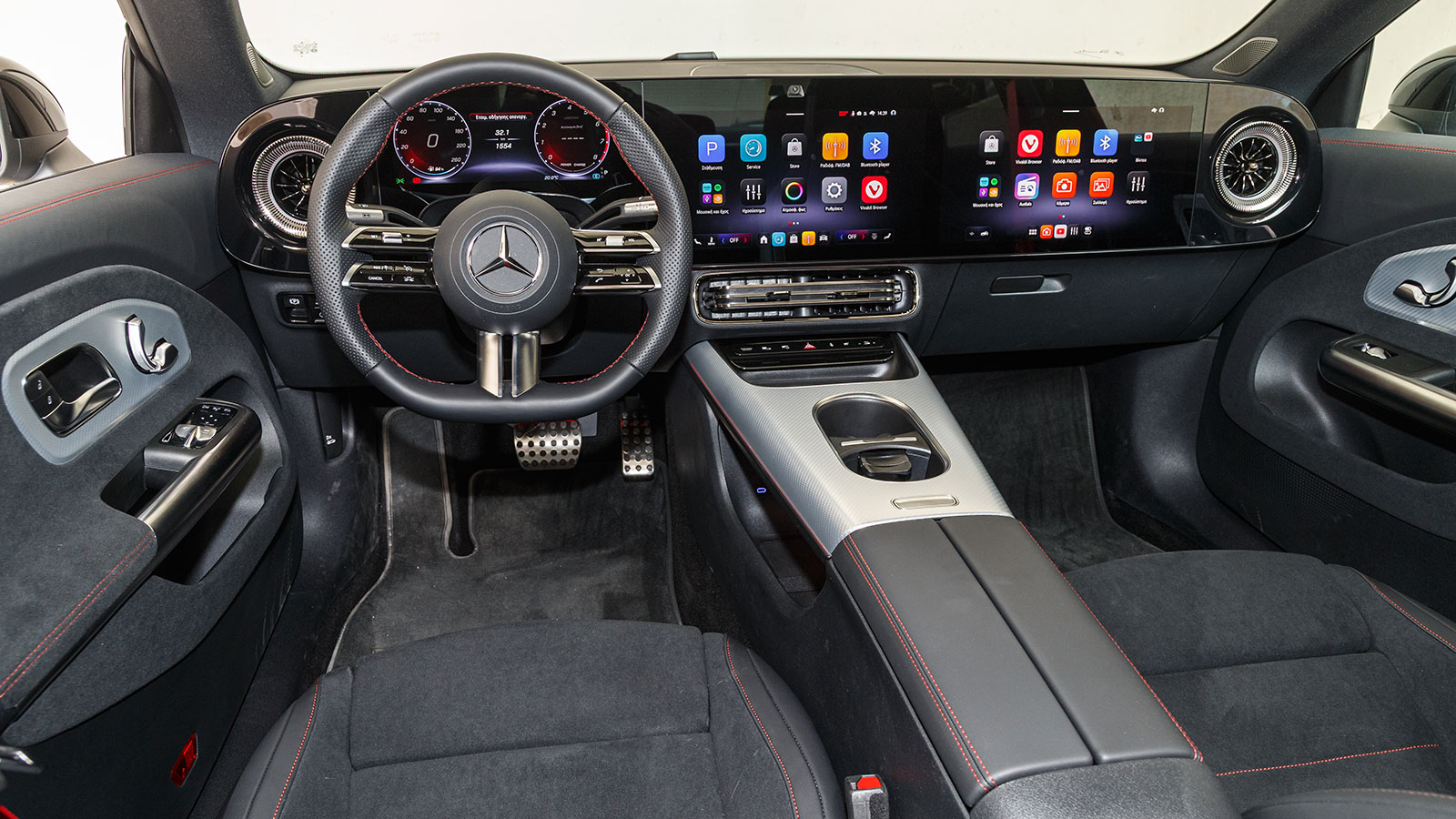 Mercedes Cla. Πόσο καλό είναι σε εξοπλισμό άνεσης και ασφάλειας.