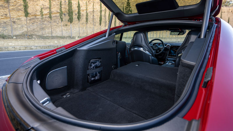 Mercedes-AMG GT 63 Coupé:  Ένα πολυτάλαντο σπορ luxury αυτοκίνητο 