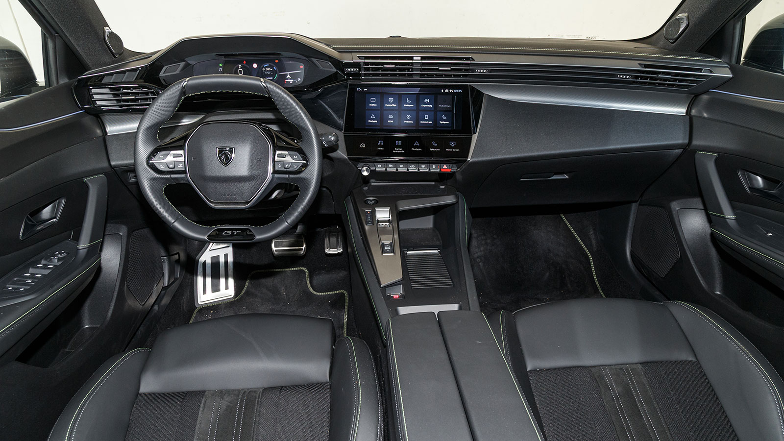 Peugeot 308. Πόσο καλό είναι σε εξοπλισμό άνεσης και ασφάλειας.