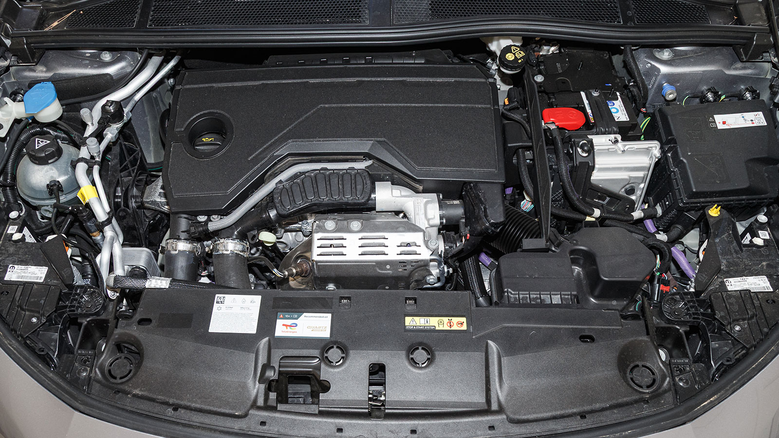 Peugeot 308. Τι βαθμό παίρνει σε κατανάλωση, χώρους, επιδόσεις, εγγυήσεις.