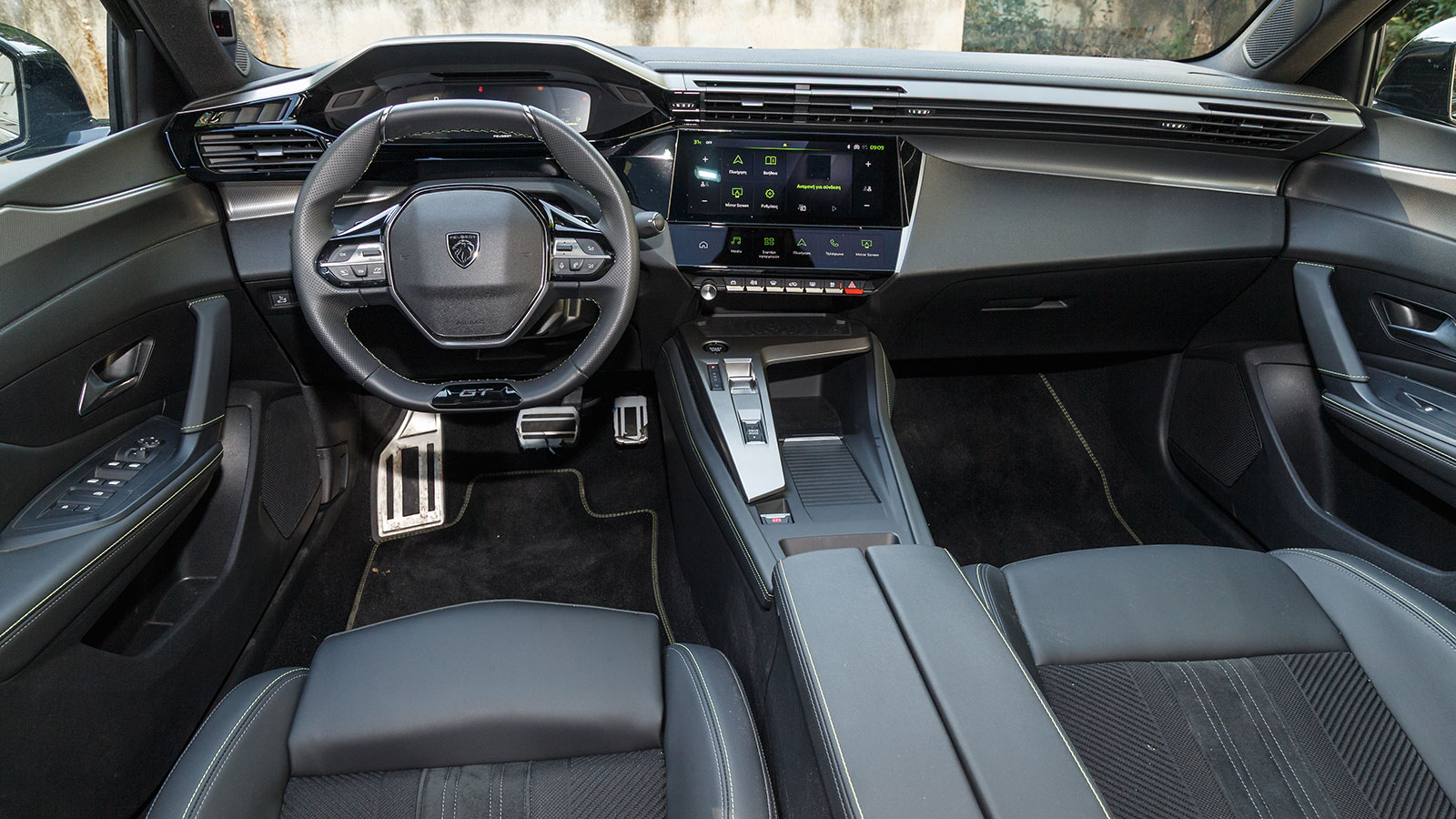 Peugeot 408. Πόσο καλό είναι σε εξοπλισμό άνεσης και ασφάλειας.