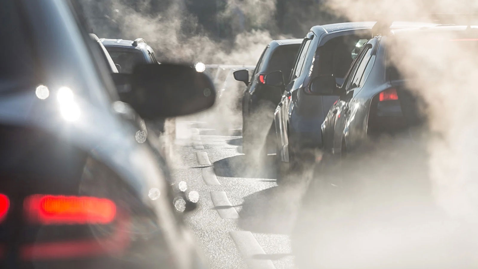 Ποιες βιομηχανίες έπιασαν τον CO2 στόχο της ΕΕ το 2021 & ποιες όχι?