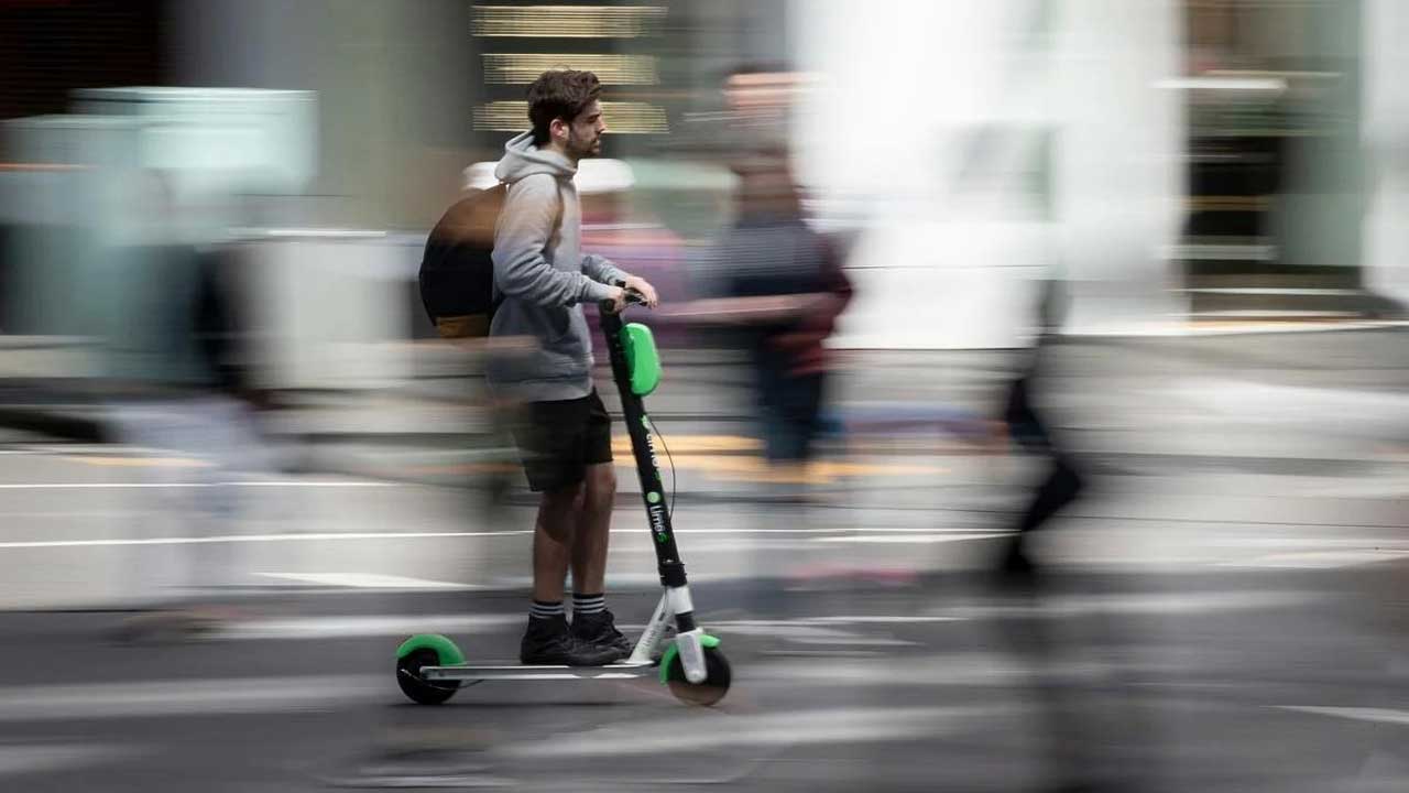 Πρόστιμο 120 ευρώ σε 16χρονο με ηλ. πατίνι
