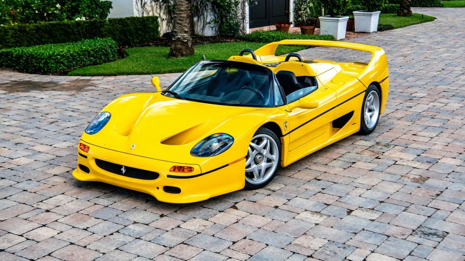 Κίτρινη Ferrari έσπασε όλα τα ρεκόρ σε δημοπρασία Κίτρινη Ferrari έσπασε όλα τα ρεκόρ σε δημοπρασία