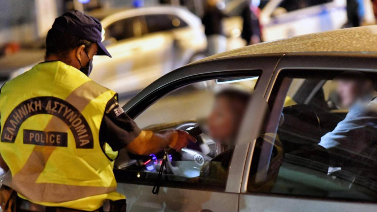 ΕΛ.ΑΣ.: «Βραχιόλια» σε 8 μεθυσμένους οδηγούς στην Αθήνα ΕΛ.ΑΣ.: «Βραχιόλια» σε 8 μεθυσμένους οδηγούς στην Αθήνα