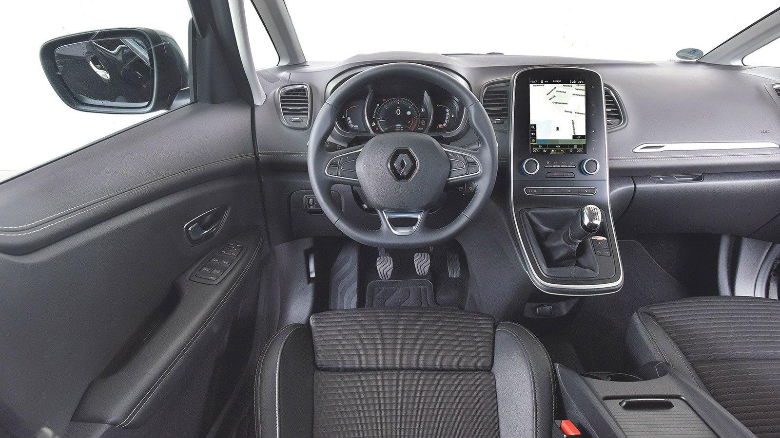 Ασυνήθιστο: H Renault προσφέρει το υβριδικό Scenic μόνο με χειροκίνητο κιβώτιο. Η οθόνη αφής χρειάζεται εξοικείωση. 
