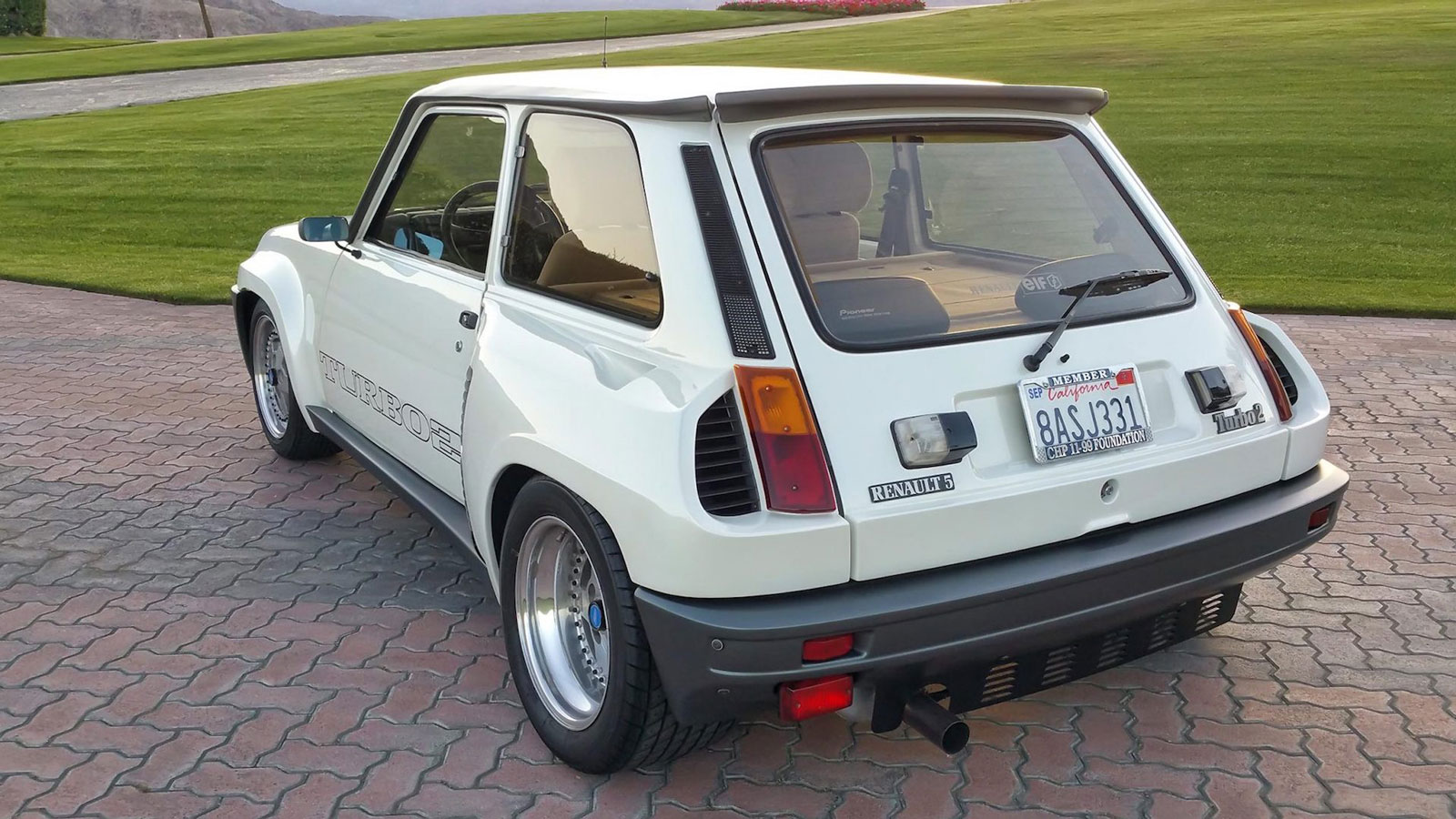 Δε φαντάζεστε τι μοτέρ φοράει αυτό το Renault 5 Turbo